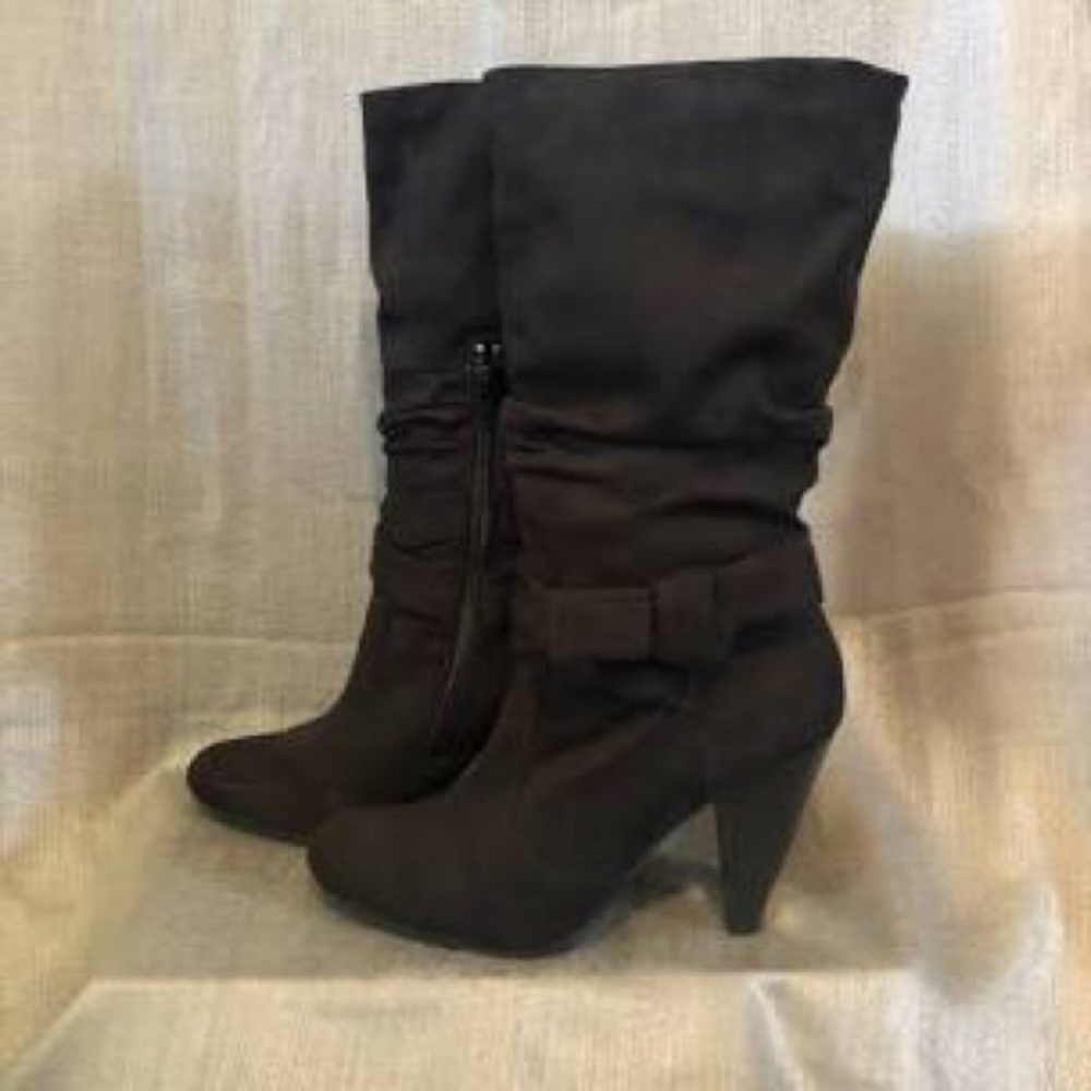 SELF ESTEEM mid-calf heel boot. Black. Size 8.5